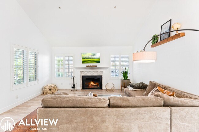 Foto del edificio - Gorgeous 2 Bed 2.5 Bath in the Desirable C...