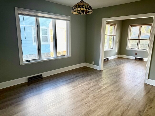 Building Photo - 49 Thornton St