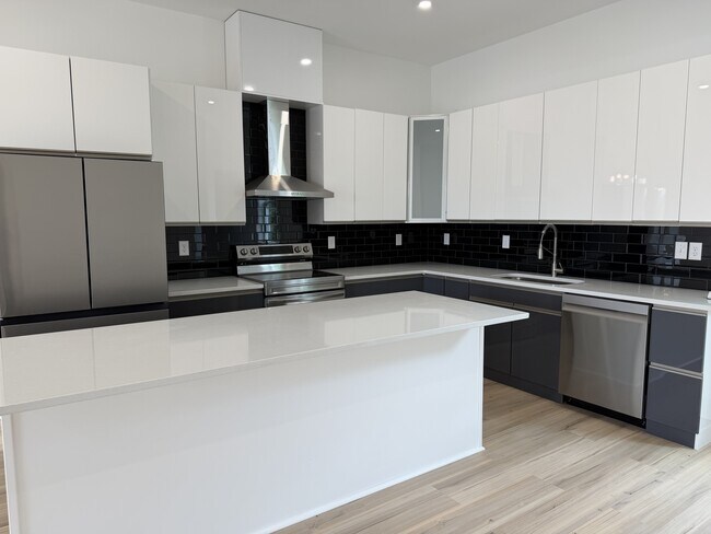 Foto del edificio - 105 Hart Ln