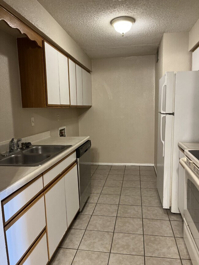 526 Orange Dr Unit 21, Altamonte Springs, FL 32701 Condo for Rent in Altamonte Springs, FL