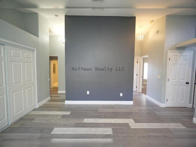 Building Photo - Spacious 3-Bedroom Home with Office in Bel...