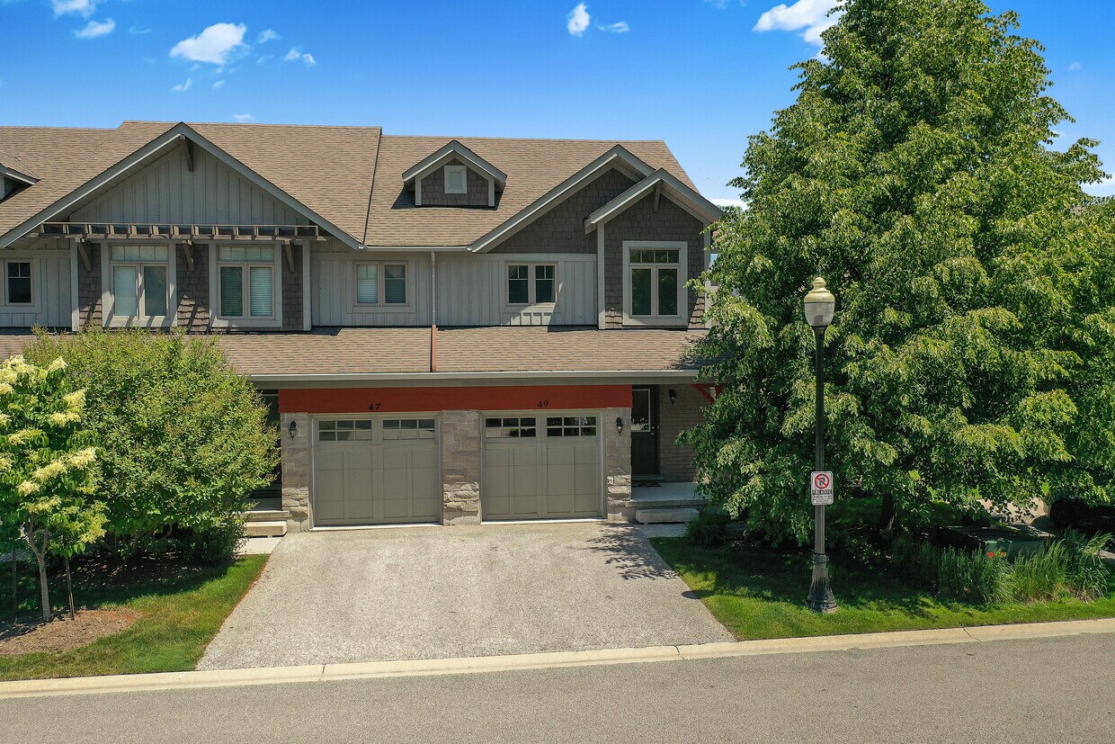 Primary Photo - 49 Silver Glen Blvd