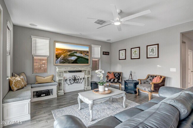 Foto del edificio - 517 E Balao Dr