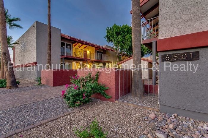 Primary Photo - **Move in special!** Beautiful 2 bed/1 bath