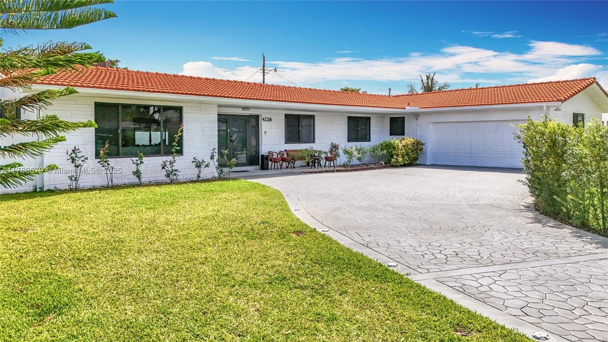 Foto principal - 4226 Taylor St