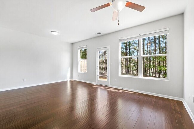 Foto del edificio - 3316 Pennington Dr