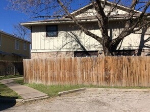 Building Photo - 1312 Southport Dr