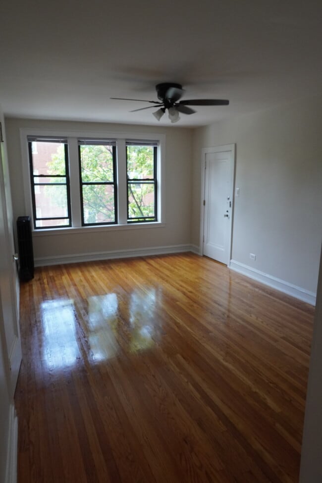 Building Photo - 4107 N Kedzie Ave