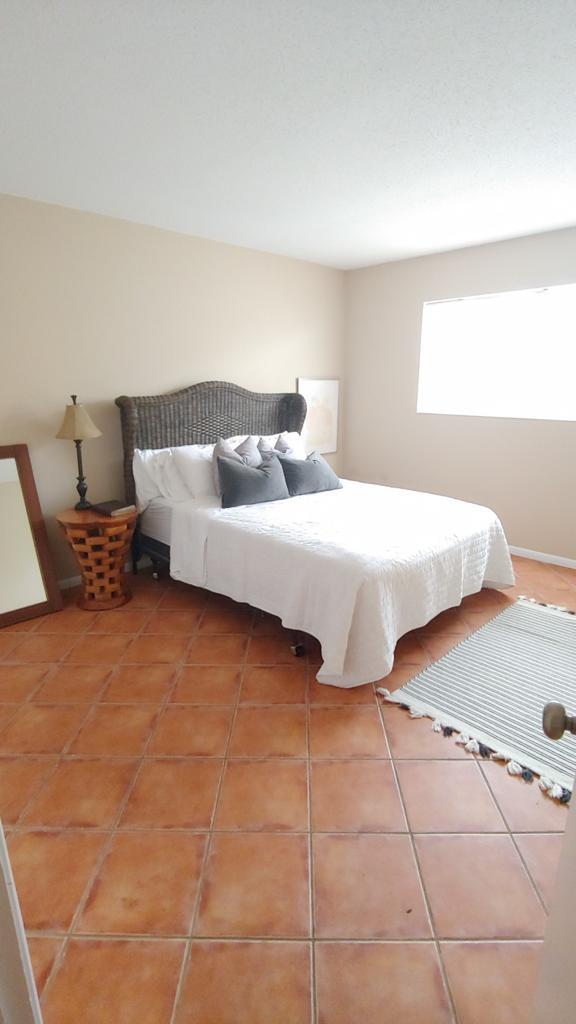 Foto del edificio - 1430 S Lakeside Dr
