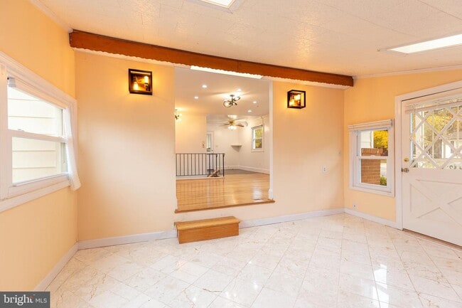 Building Photo - 1414 Alberta Dr