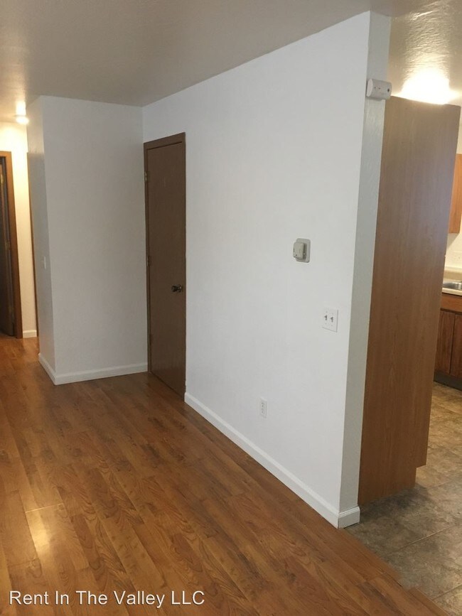 Building Photo - 1401 W Nicola Ave