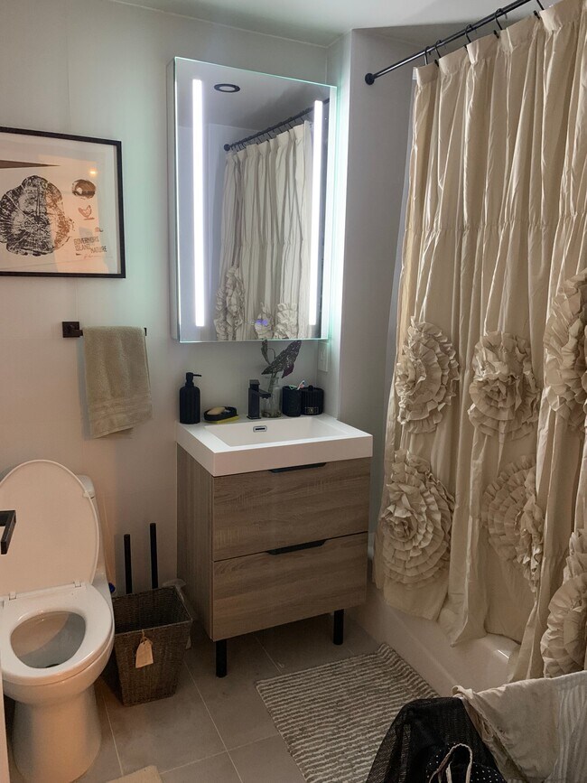 Photo - 116-17 Grosvenor Ln Apartment