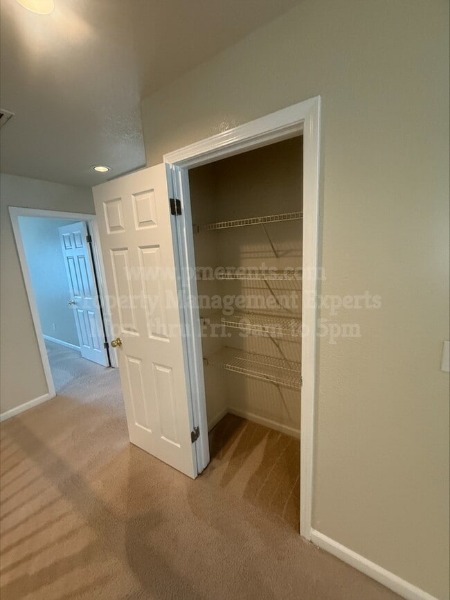 Building Photo - 6565 Brook Hollow Cir