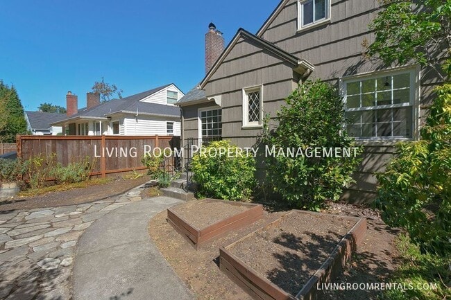 Foto del edificio - 5026 N Commercial Ave