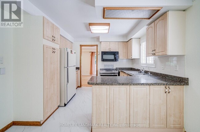 Building Photo - 183 KERSEY Crescent