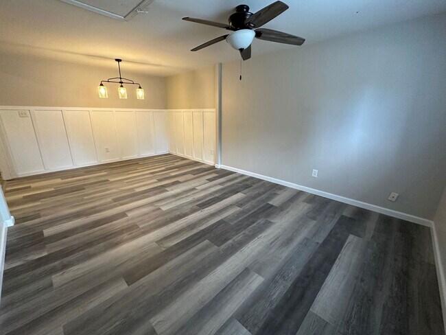 Foto del edificio - 319 Joy Dr