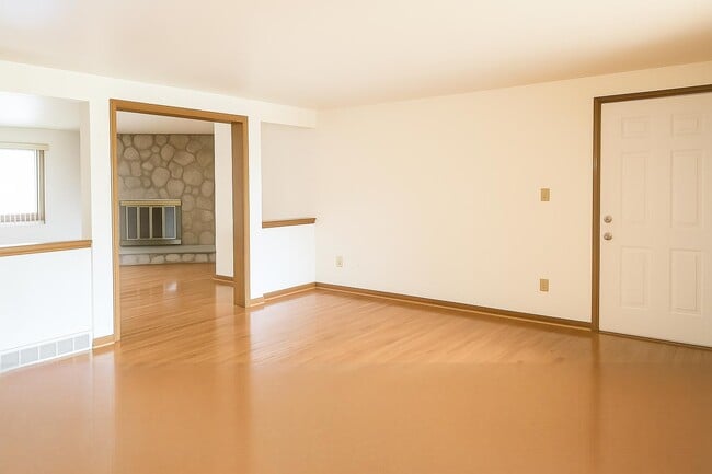 Building Photo - 2735 Alder Creek Dr N