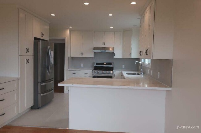 Building Photo - 15 Lake Forest Ct