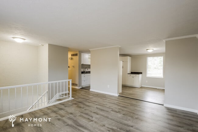 Building Photo - 890 Laverty Ln