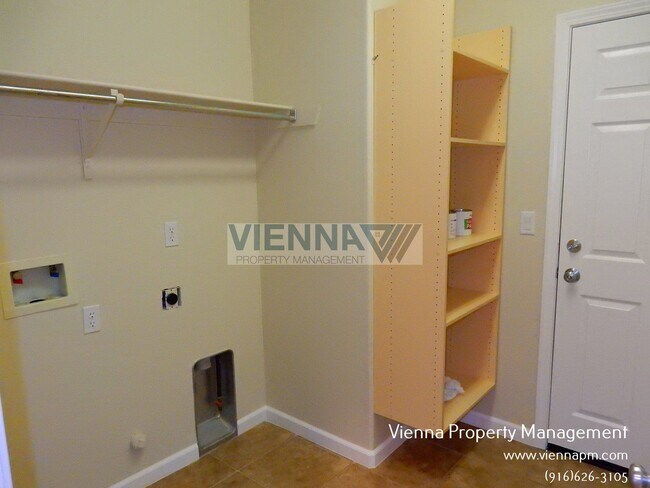 Foto del edificio - 2166 Fawndale Ln