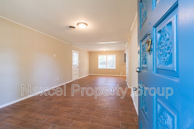 Building Photo - 8254 Elmbrook Dr