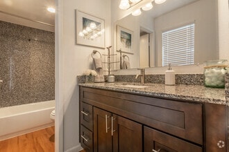 Bathroom - Kingwood Lakes