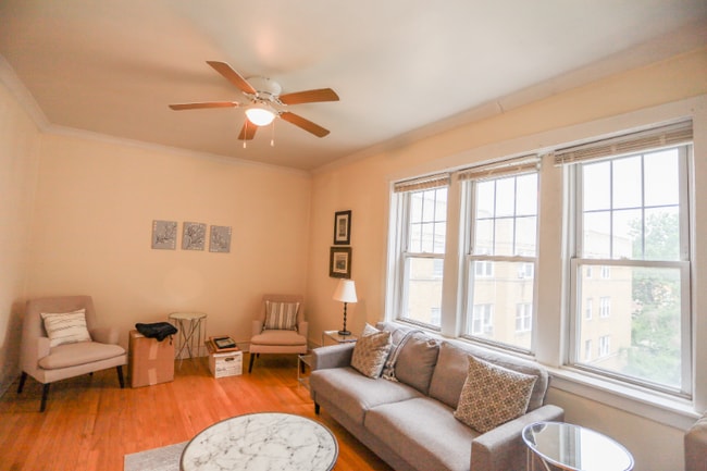 Photo - 2451 W Gunnison St Apartment