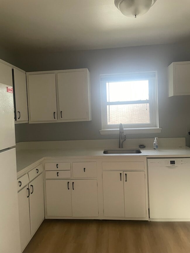 Kitchen - 922 19th St S