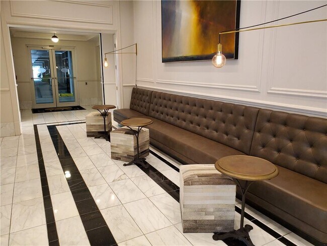 Foto del edificio - 325 East Paces Ferry Rd NE