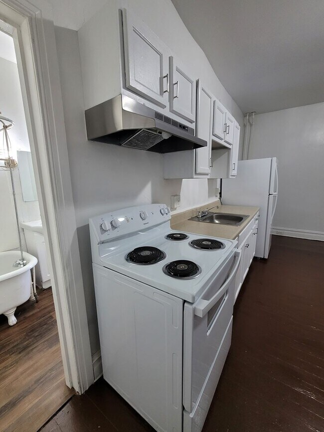 Foto del edificio - 1 Bedroom 1 Bath, Laundry Available-York City SD