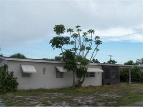 Building Photo - 1060 Cable Ln NE