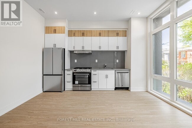 Building Photo - 124 Kenwood Ave