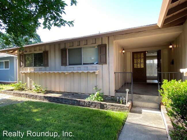 Building Photo - 3 br, 2 bath House - 830 Highmoor Ave