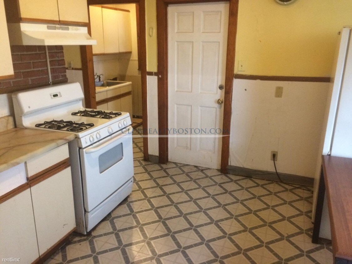 Building Photo - 8 Benson St