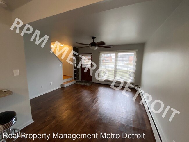 Building Photo - 2 br, 1 bath House - 2811 W 13 Mile Rd Unit 2