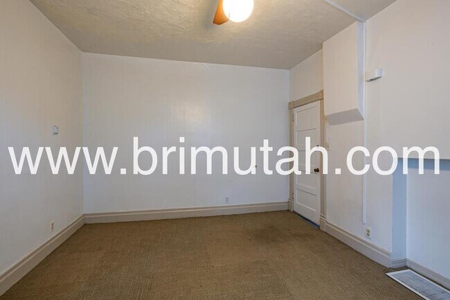 Building Photo - 368 S University St