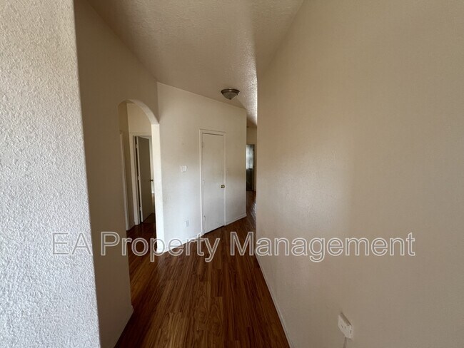 Foto del edificio - 2605 Sarita Ave NW