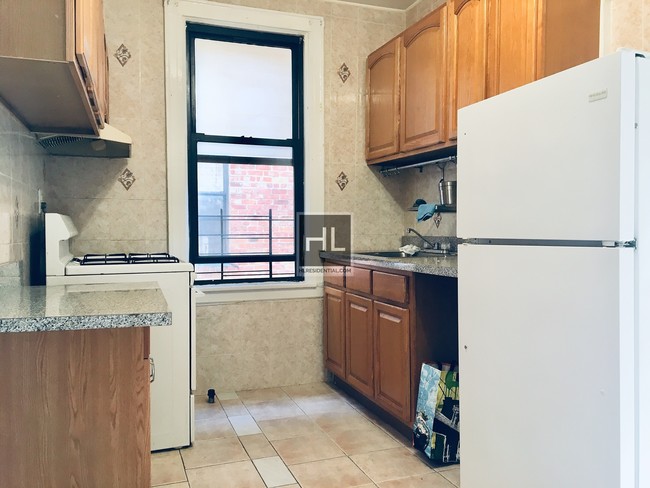 Foto del edificio - 1 bedroom apartment in sunnyside queens