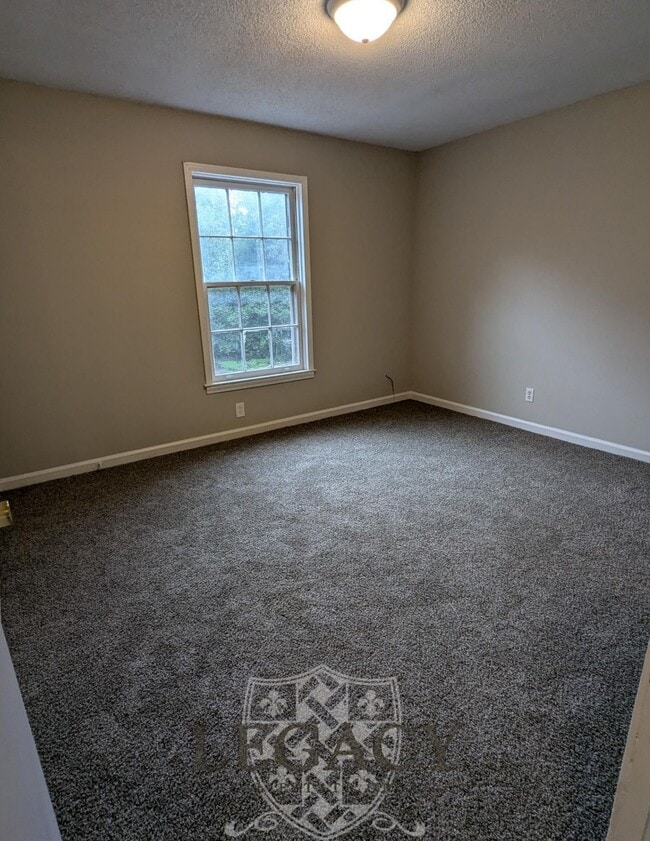 Building Photo - 813 Holder Ct