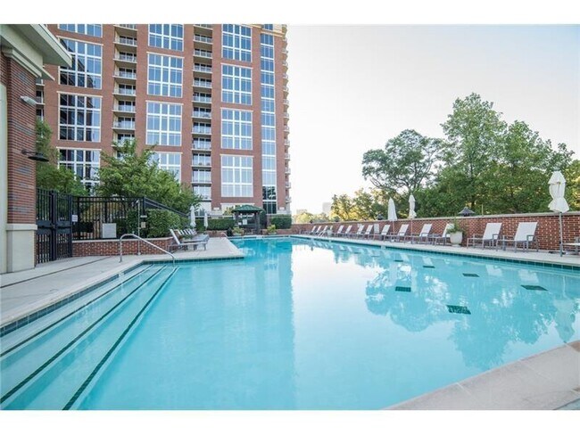 Building Photo - 1820 Peachtree Rd NW