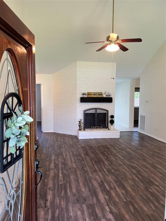 Foto del edificio - 5621 Village Way Dr.