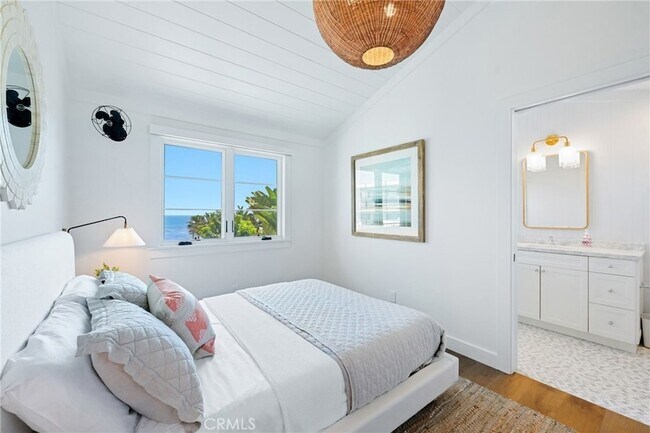 Foto del edificio - 360 Cliff Dr