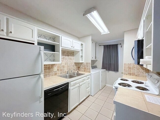 Building Photo - 2 br, 1.5 bath House - 5244 Stumberg Ln.Un...