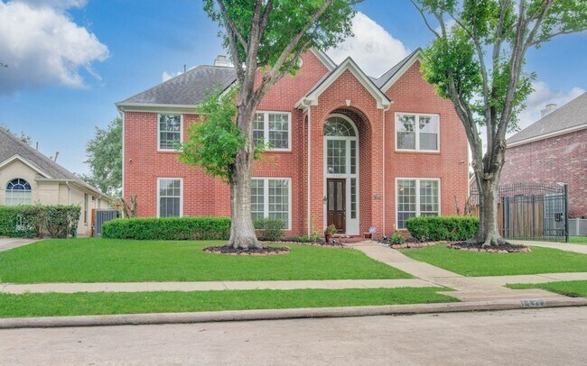 Building Photo - 12427 Shadycrest Dr