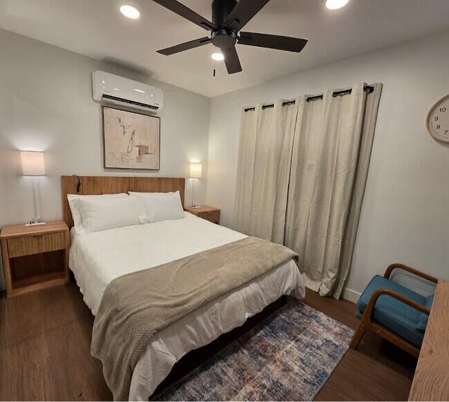 Foto del edificio - 6611 Winnetka Ave
