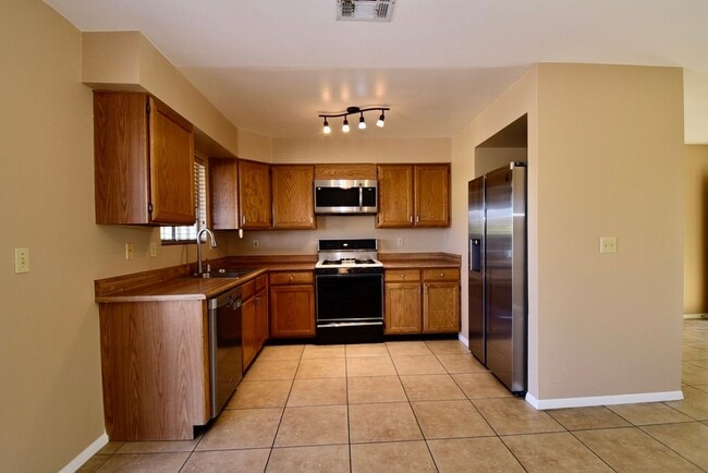 Foto del edificio - Spacious 2 Bedroom, 2 Bath Single-Story Home