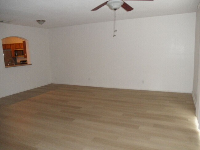Foto del edificio - 2205 Oakmont Dr