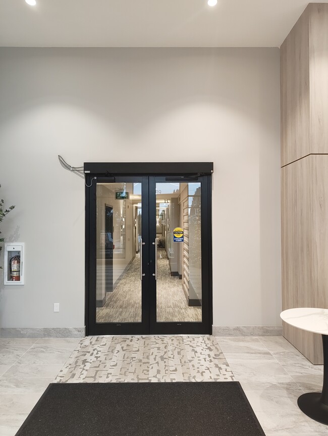 Building Photo - 629 Cottonwood Av