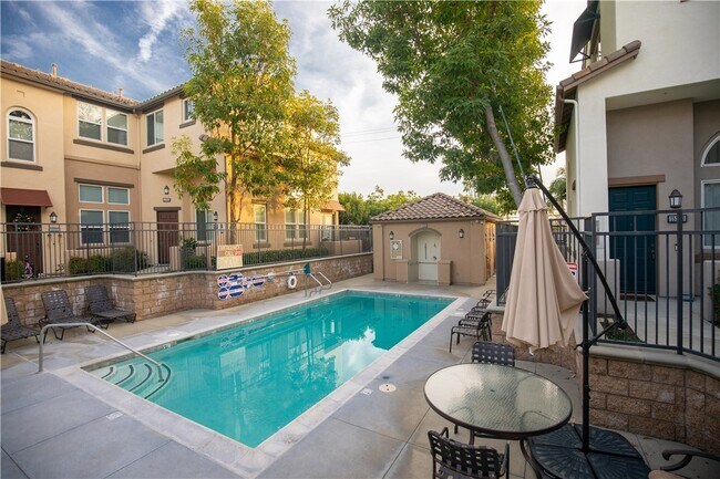 Foto del edificio - 15303 Ashley Ct