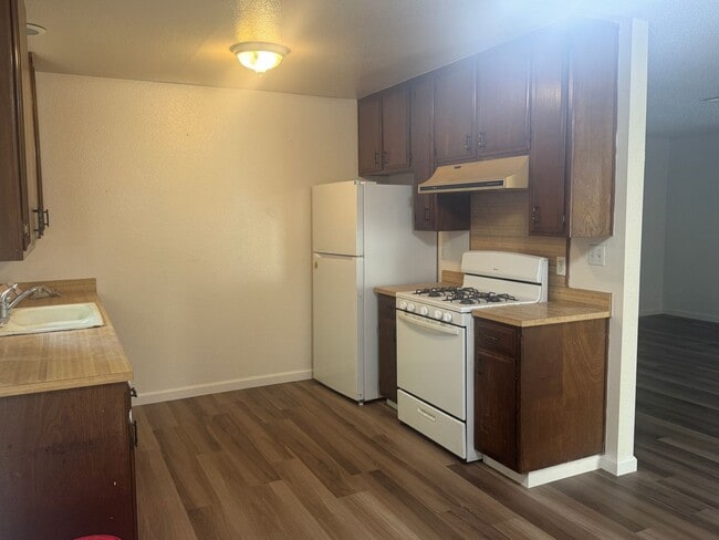Building Photo - R6690N